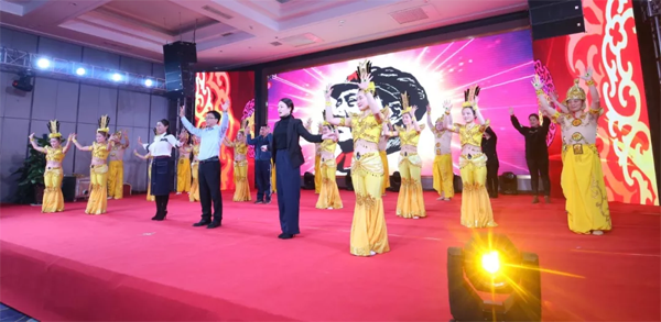 手语歌《东方红》