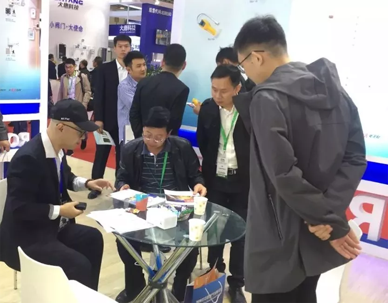 技术中心副总王晶介绍公司及产品