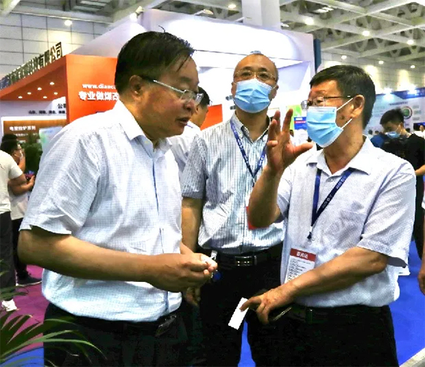 公司董事长秦旭昌与省燃协领导交流