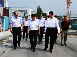 区委书记王勤光陪同省工商银行副行长朱岩峰一行来我公司考察指导工作